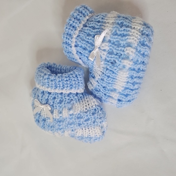 Hand Crafted Crochet Baby Shoes Baby Blue and white Tread & Handmade Bow Ribbon - Picture 15 of 16
